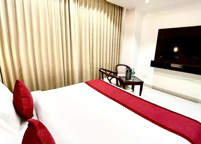 Hotel Lycoris Zirakpur Chandigarh !! Main Highway Hotel ! Lift ! Large Parking ! Premium Ac Rooms ! Traveler Choice