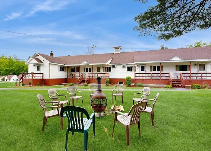 Eclectic Studio Cabin W/ Kitchenette, Free Wifi, Riverfront Location & More