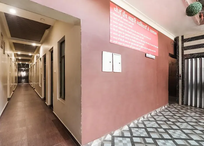 Hotel O Samrat