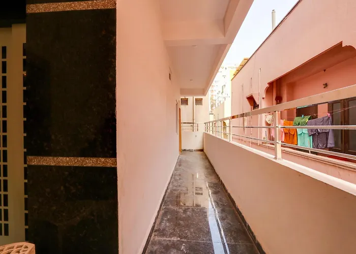 Super Collection O Hills Suites