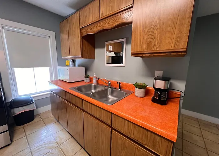 Claddagh Motel & Suites