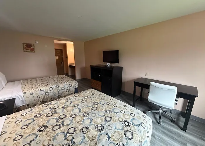 Paradise Inn & Suites