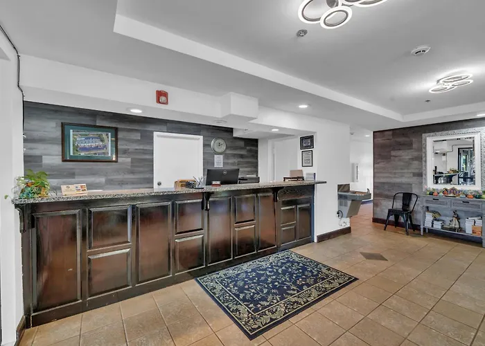 Gray Inn & Suites