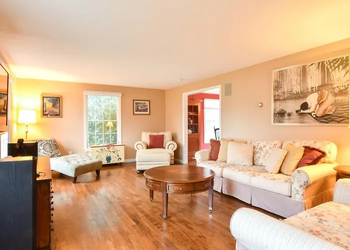 Beautiful Spacious Family Retreat W Pool