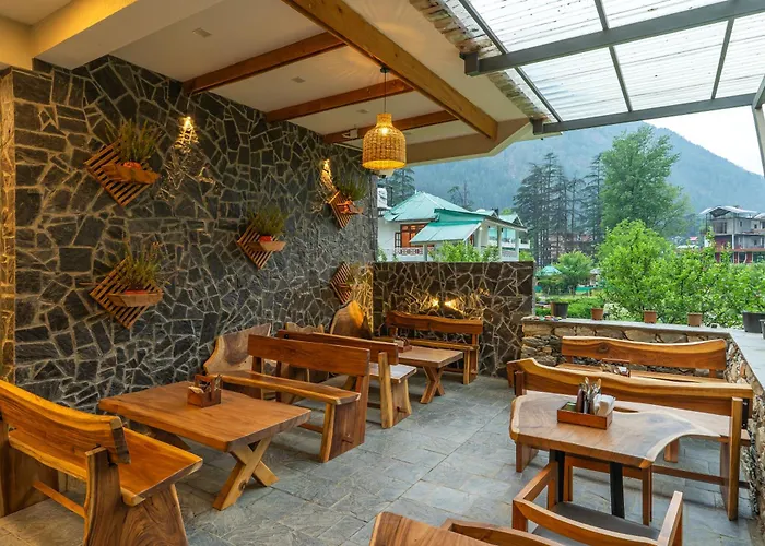 The Social Stays Kasol