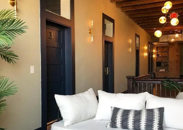 Deep Ellum Hostel - Adults Only
