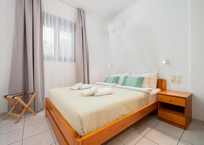 Finikas Studios & Apartments - Kalamaki Holidays