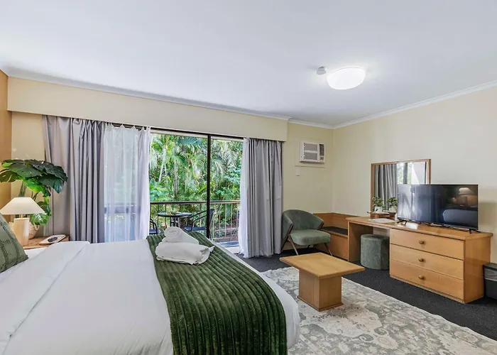 Leafy Studio Retreat Near Shops Motorway Access By Custom Bnb Hosting
