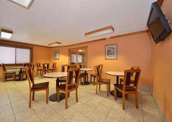 Quality Inn & Suites Grinnell Near University