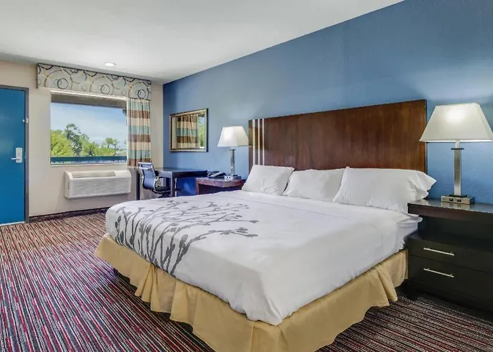 Econo Lodge Inn & Suites Enid South