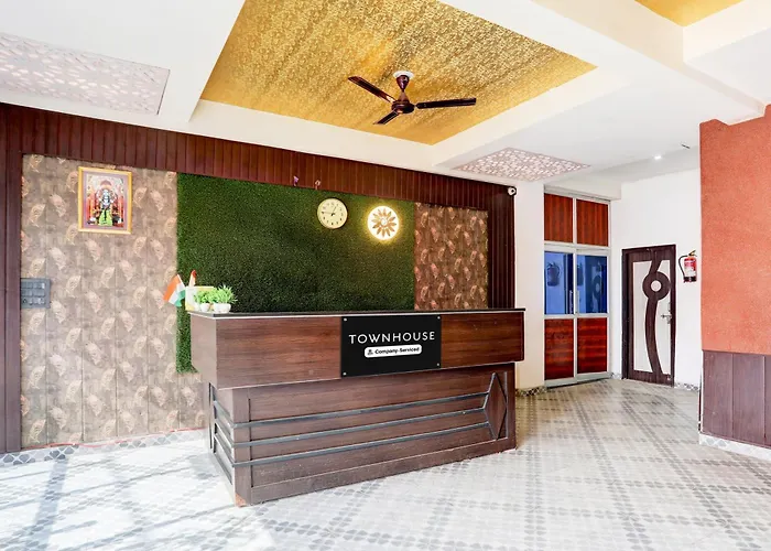 Super Townhouse Divyanagar Formerly Shivam Grand Ranidiha Tiraha