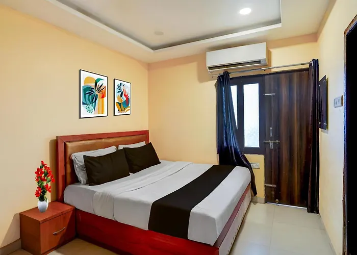 Oyo Collection O Bhu Road Varanasi Formerly Hotel Swarna Banquet