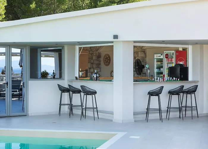 Arya Hotel