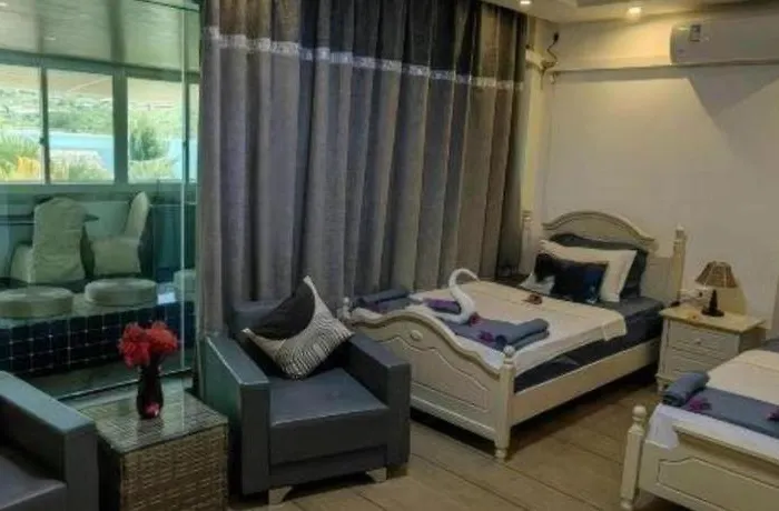 Crystal Palace Hotel