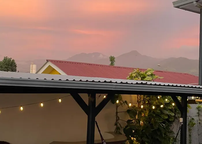 Trebol House Hostel