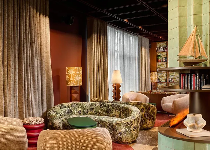 Skald Akureyri, Curio Collection By Hilton