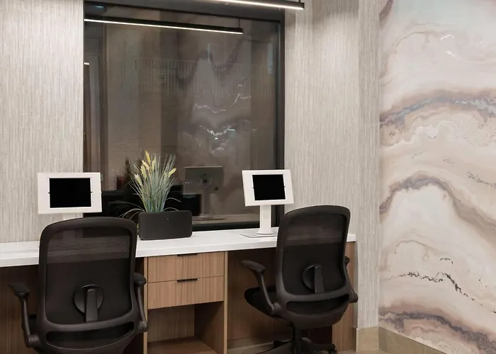 La Quinta Inn & Suites By Wyndham Kelowna Bc