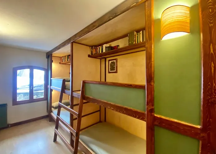 Shangri-La Travellers' Hostel