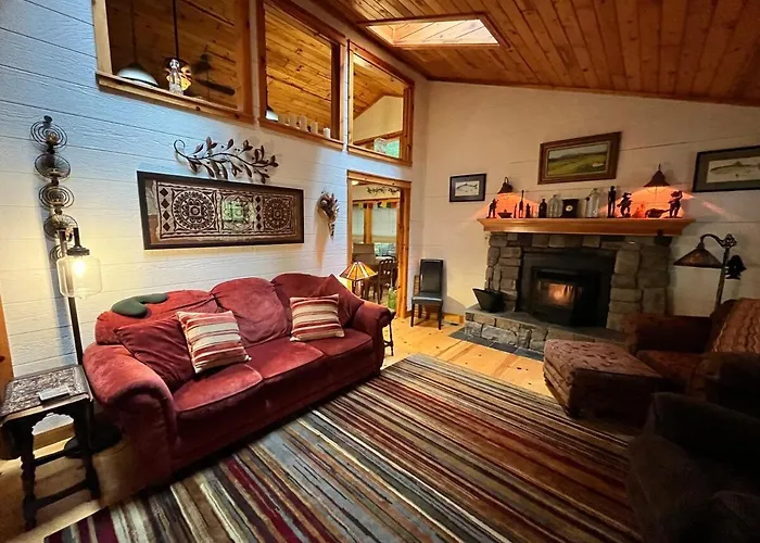 Cozy Mt Hood Adventures Home With Hot Tub