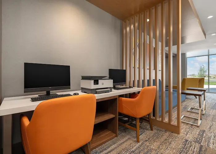 Holiday Inn Express & Suites Overland Park South By Ihg