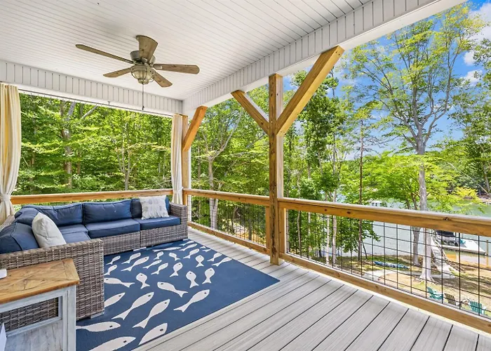 Luxury Lakefront Home, Games, Kayaks, 2 King Beds