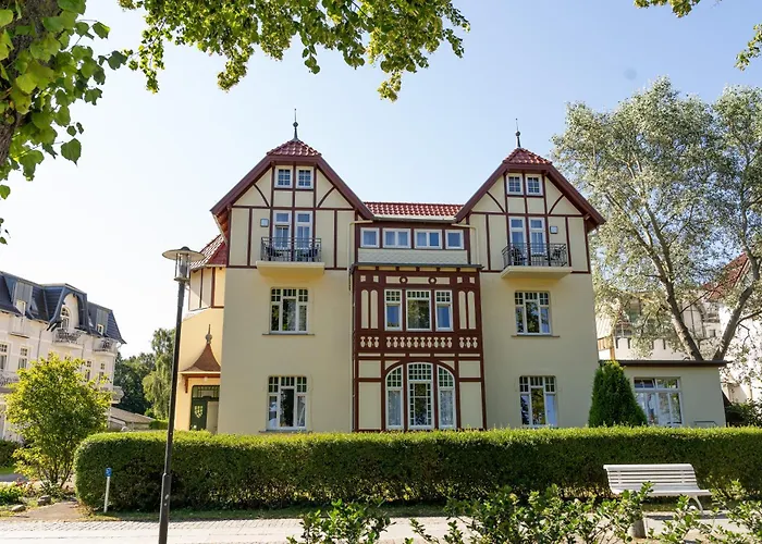 Hotel Haus am Meer Kühlungsborn in direkter Strandlage, Zimmer mit Meer- oder Gartenblick, teils Balkon&Frühstück zubuchbar in historischer Villa