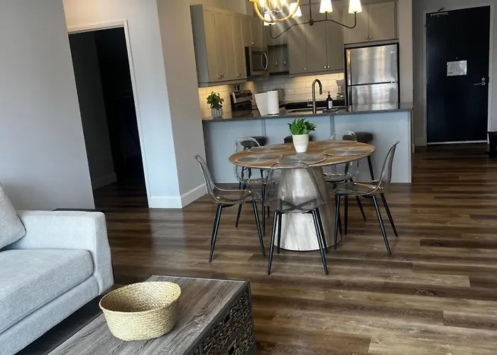 New The Carlyle 208 4Br Beachside Condo In Grand Bend