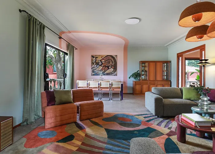 Thirroul Beach hotels