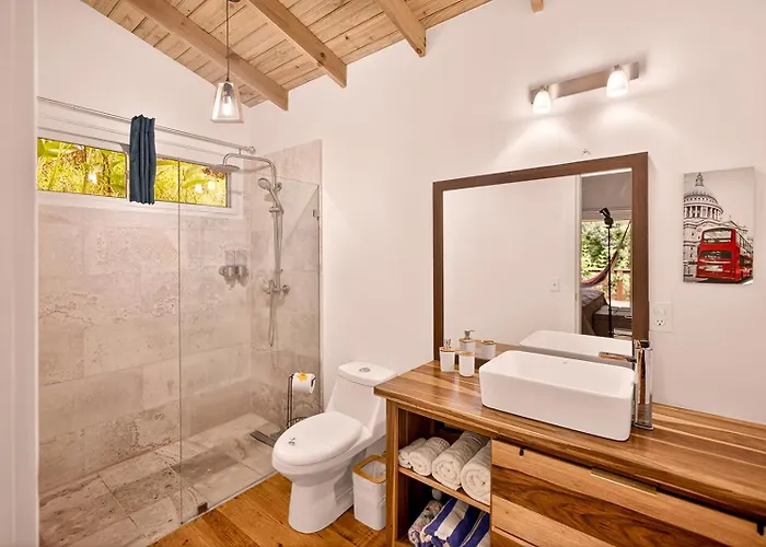 Calmway Quiet Hideout 15 Min Walk To West End Roatan