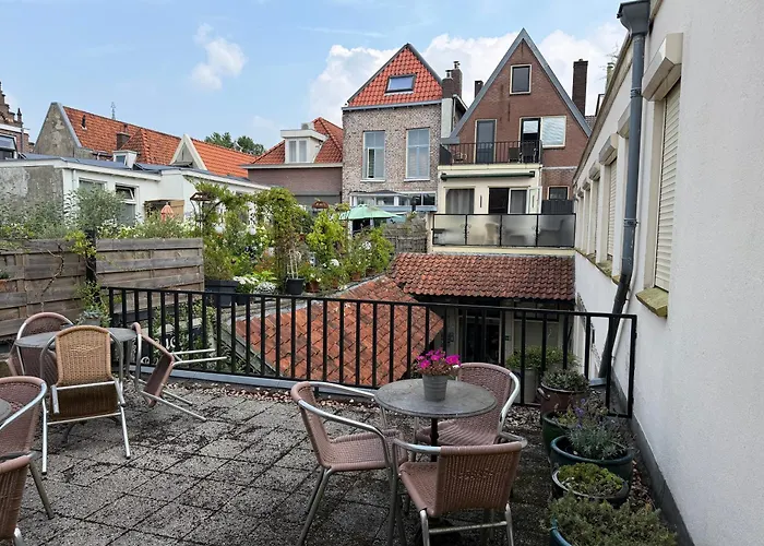 Hanzestadslogement "De Leeuw", Logies In Het Centrum Van Deventer