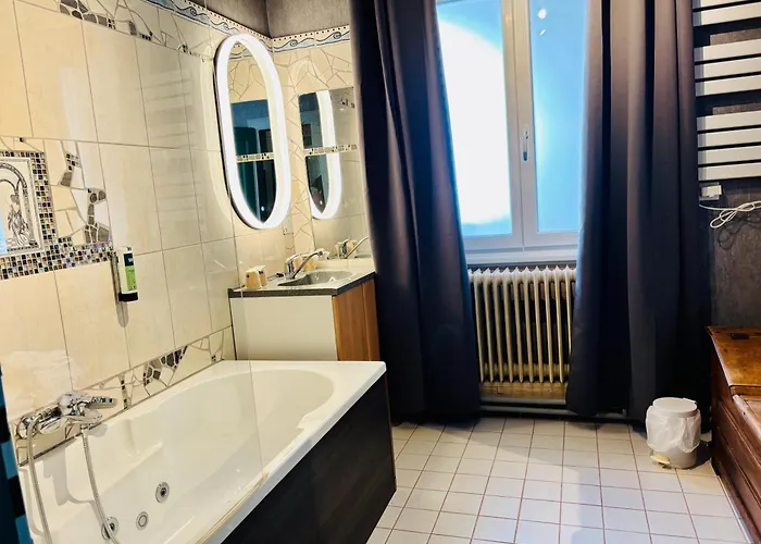 Logis Hotel-Restaurant Aux Trois Roses