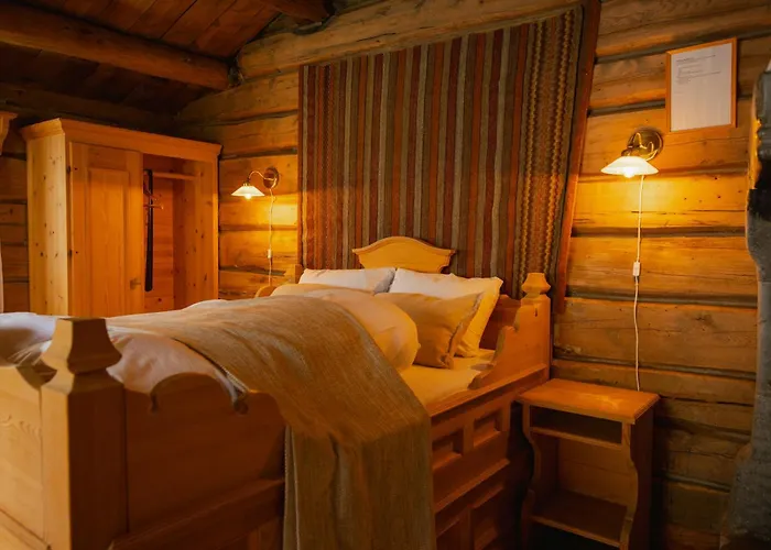 Lom Hotels