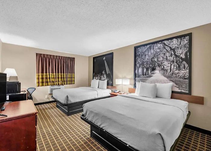 Super 8 By Wyndham Warner Robins