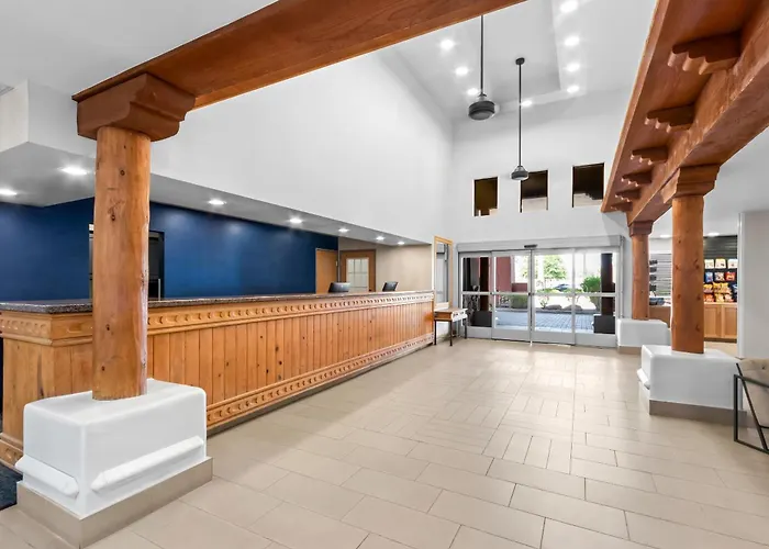 Red Lion Inn & Suites Goodyear Newly Renovated