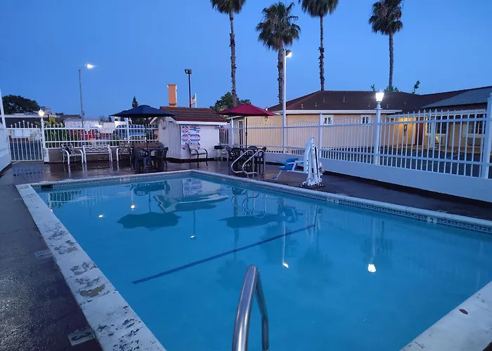 Holiday Motel Oakdale