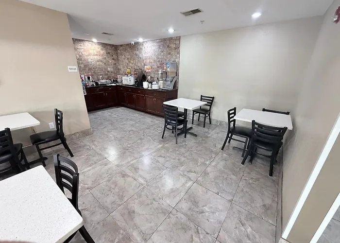 Harmony Hotel, Hernando