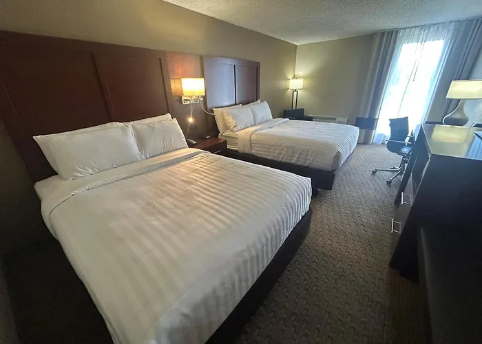 Best Western Rochelle Inn & Suites Near Dekalb