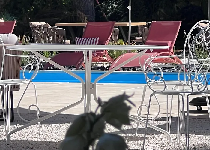 Logis Hotel Le Parc De Geoffroy