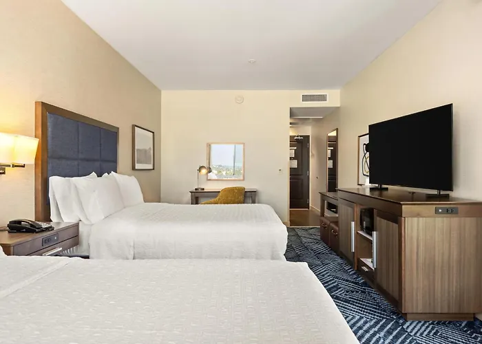 Hampton Inn & Suites Los Angeles - Glendale