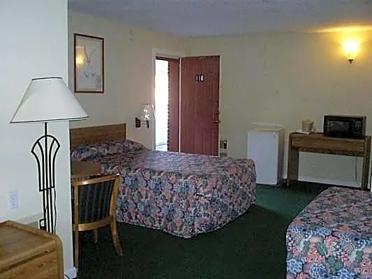 Crestview Inn