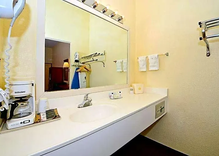 Manchester Heritage Inn & Suites