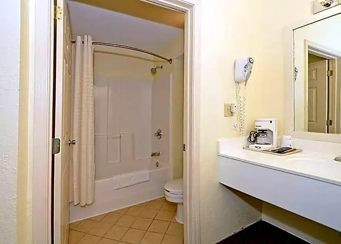 Manchester Heritage Inn & Suites