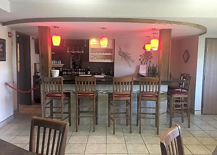 Fayette Hotels