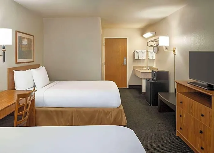 Travelodge By Wyndham Dexter