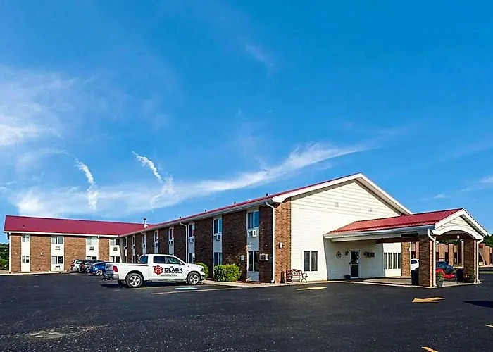 Econo Lodge Inn & Suites Escanaba North