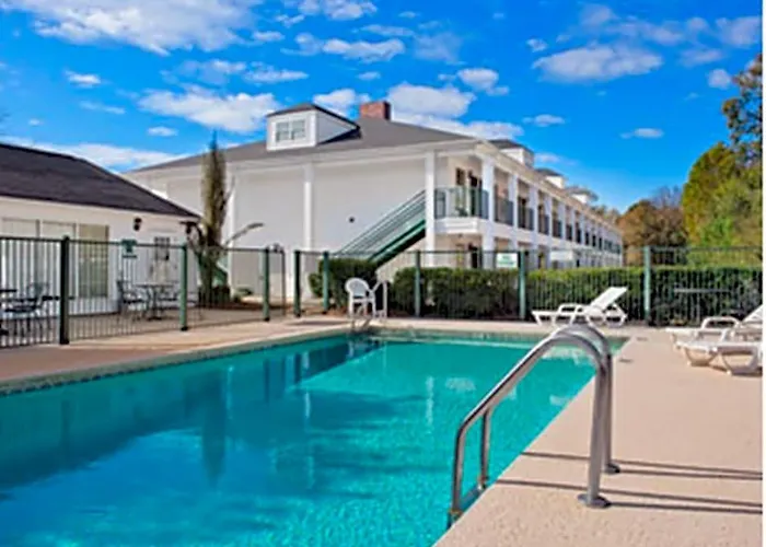 Baymont By Wyndham Roanoke Rapids