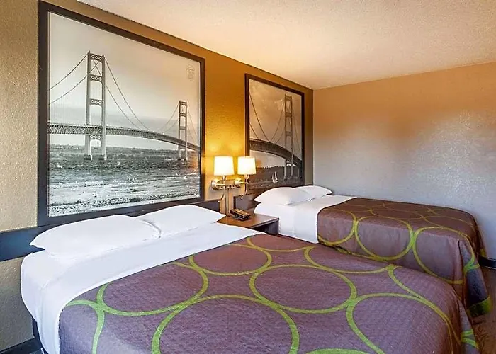 Super 8 By Wyndham Roseville/Detroit Area
