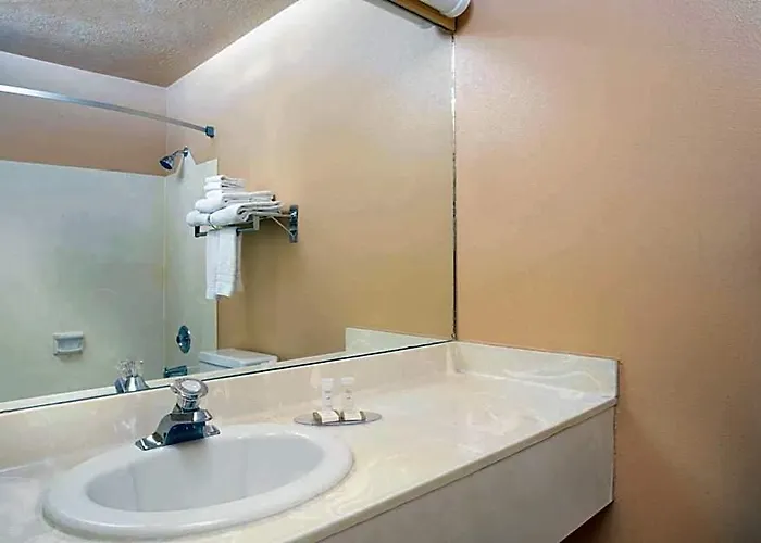 Howard Johnson By Wyndham Brigham City