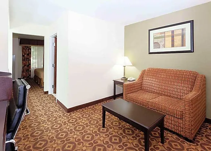 Super 8 By Wyndham Decatur/Dntn/Atlanta Area