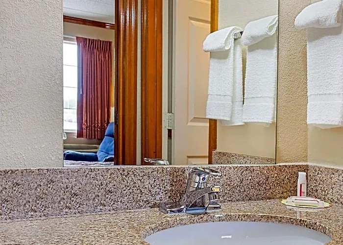 Days Inn By Wyndham Auburn